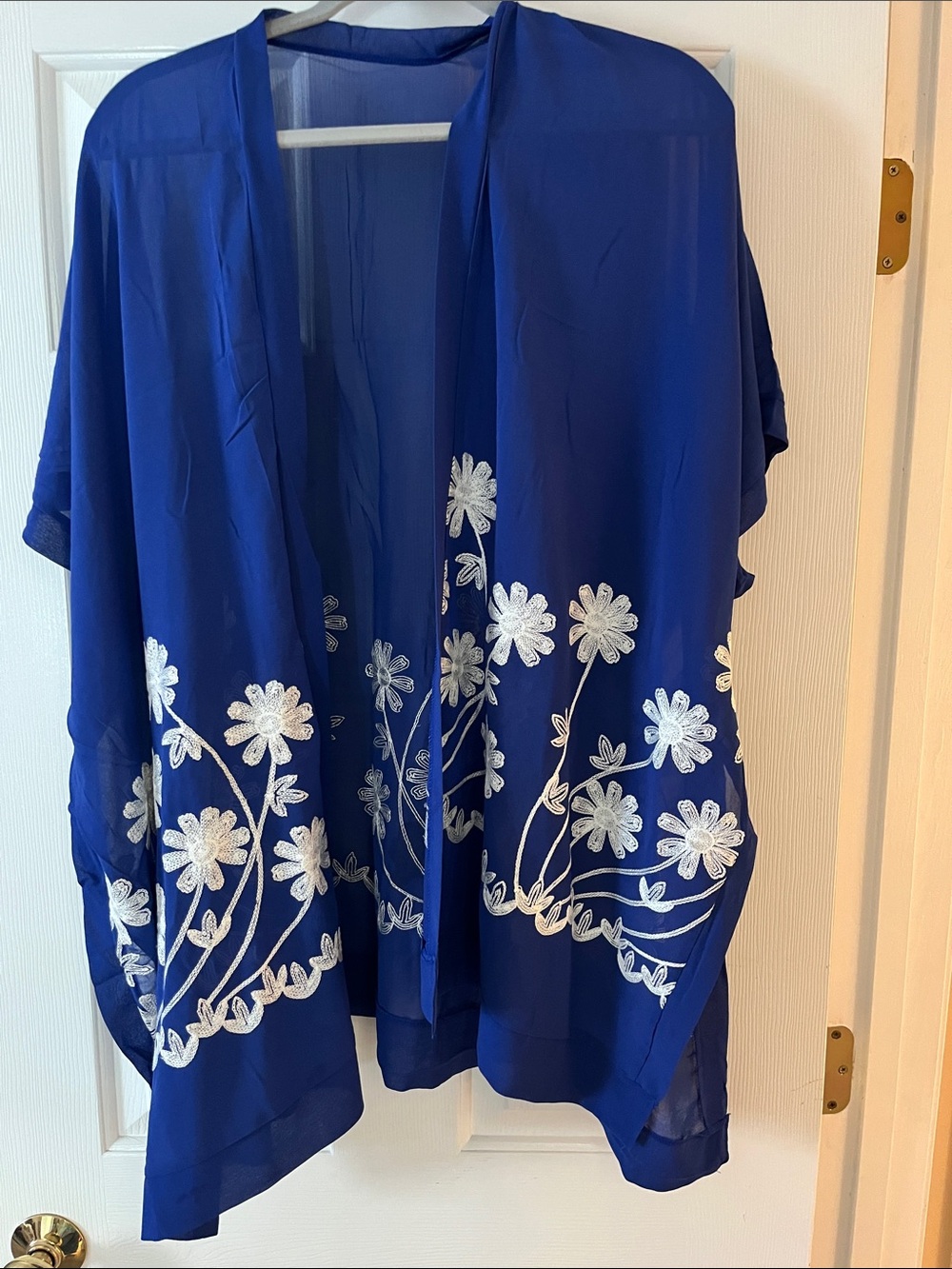 Kimono NWT Royal Blue with White embroidered Daisies